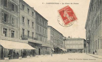 CPA FRANCE 84 " Carpentras, La Place du Palais"