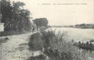 84 Vaucluse CPA FRANCE 84 " Avignon, Un coin de la Barthelasse, Le bac à traille"