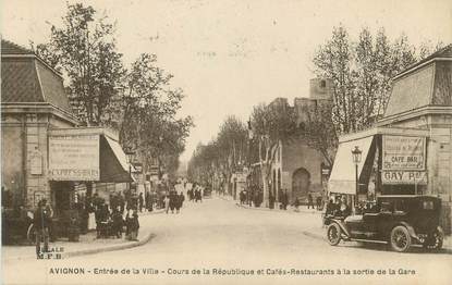 CPA FRANCE 84 " Avignon, Cours de la République et Cafés Restaurant à la sortie de la gare"