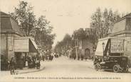 84 Vaucluse CPA FRANCE 84 " Avignon, Cours de la République et Cafés Restaurant à la sortie de la gare"