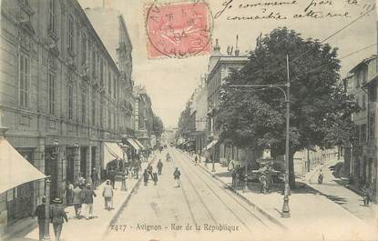 CPA FRANCE 84 " Avignon, Rue de la République"