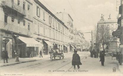 CPA FRANCE 84 " Avignon, Rue de la République"