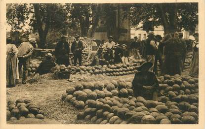 CPA FRANCE 84 "Cavaillon, Le Marché aux Melons"