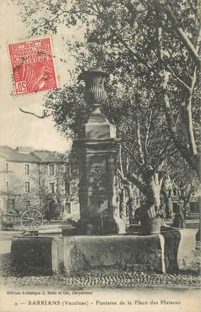 CPA FRANCE 84 "Sarrians, Fontaine de la Place des Platanes"
