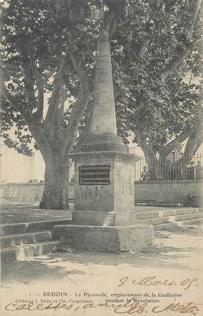 CPA FRANCE 84 "Bédoin, La pyramide, emplacement de la guillotine pendant la révolution" / GUILLOTINE