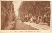 84 Vaucluse CPA FRANCE 84 "Pertuis, Place de Diane et Rue de la Tour'"