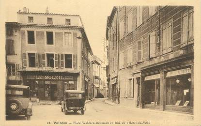 CPA FRANCE 84 " Valréas, Place Waldeck Rousseau et Rue de l'Hôtel de Ville"