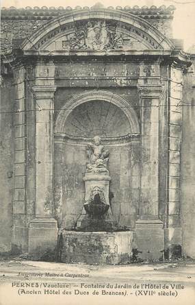 CPA FRANCE 84 " Pernes, La fontaine du Jardin de l'Hôtel de Ville"