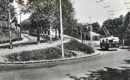 CPSM FRANCE 69 " Ste Foy les Lyon, L'Avenue Valioud" / TRAMWAY