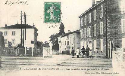 CPA FRANCE 69 " ST Georges de Reneins, La Grande Rue et le passage à niveau"