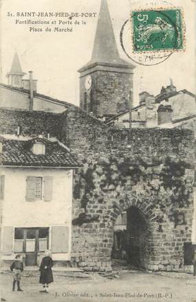 CPA FRANCE 64 " St Jean Pied de Port, Fortifications et porte de la Place du Marché"