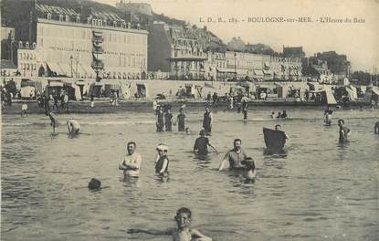 CPA FRANCE 62 " Boulogne sur Mer, L'heure du bain"