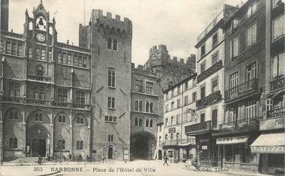CPA FRANCE 11 "Narbonne, Place de l'Hôtel de Ville"