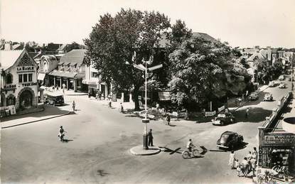 / CPSM FRANCE 44 "La Baule, place de la Victoire"