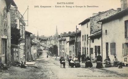 CPA FRANCE 43 " Craponne, Entrée du Bourg et Groupe de Dentellières"