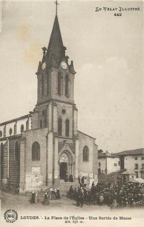 CPA FRANCE 43 "Loudès, La Place de l'église, une sortie de messe"