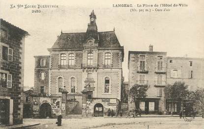 CPA FRANCE 43 "Langéac, La Place de l'Hôtel de Ville"