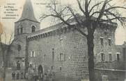 43 Haute Loire CPA FRANCE 43 "Grazac, La place de l'église et vieux bâtiment à mâchicoulis"