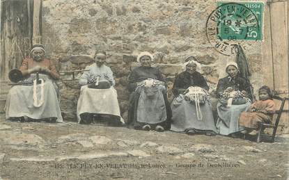 CPA FRANCE 43 " Le Puy en Velay, Groupe de dentellières" / FOLKLORE