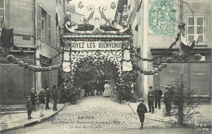 CPA FRANCE 43 " Le Puy en Velay, Les fêtes du concours musical, la rue des Capucins"