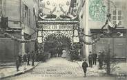 43 Haute Loire CPA FRANCE 43 " Le Puy en Velay, Les fêtes du concours musical, la rue des Capucins"