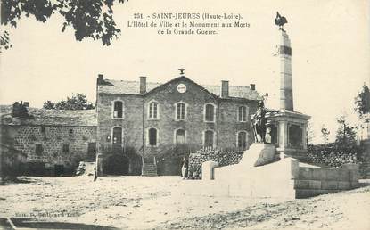 CPA FRANCE 43 " St Jeures, L'Hôtel de Ville et le Monument aux Morts"