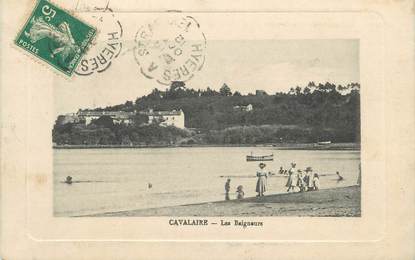 CPA FRANCE 83 " Cavalaire, Les baigneurs"