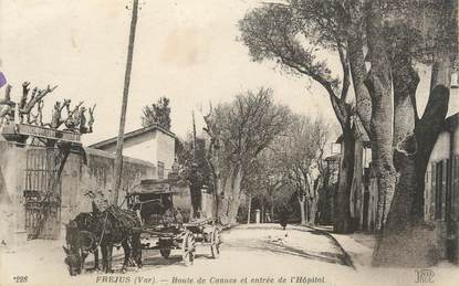 CPA FRANCE 83 "Fréjus, Route de Cannes et entrée de l'Hôpital"