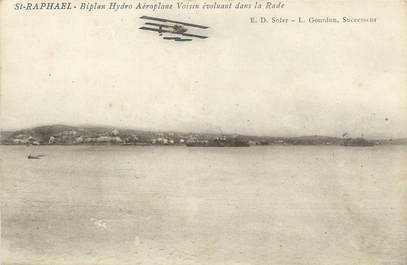 CPA FRANCE 83 " St Raphaël, Biplan Hydro Aéroplane Voisin évoluant dans la rade"