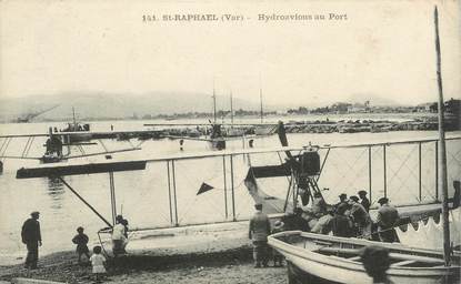 CPA FRANCE 83 " St Raphaël, Hydroavions au port"