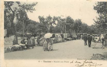 CPA FRANCE 83 " Toulon, Le marché aux puces"