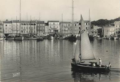 CPSM FRANCE 83 "St Tropez, Le port et le Quai Suffren"