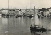 83 Var CPSM FRANCE 83 "St Tropez, Le port et le Quai Suffren"