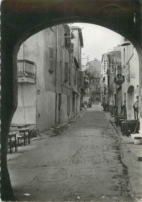 CPSM FRANCE 83 "St Tropez, Une vieille rue"