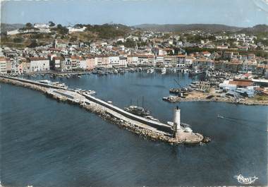 CPSM FRANCE 83 "St Tropez, Vue générale sur le port et la ville"