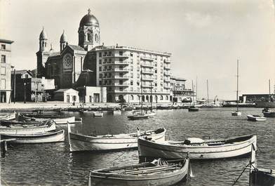 CPSM FRANCE 83 "St Raphaël, Le port et Notre Dame de la Victoire"