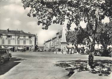 CPSM FRANCE 83 " St Maximin - La Ste Baume, La fontaine et l'Avenue Albert 1er"