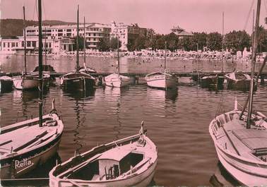 CPSM FRANCE 83 " Ste Maxime , Le coin des pêcheurs , la plage et le casino"