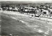 83 Var CPSM FRANCE 83 " St Cyr Sur Mer - Les Lecques, La plage et une vue d'ensemble"