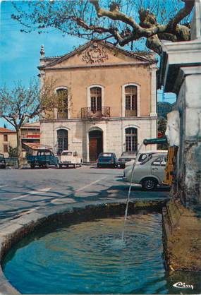 CPSM FRANCE 83 " Trans en Provence, Place de la Mairie et la vieille fontaine"