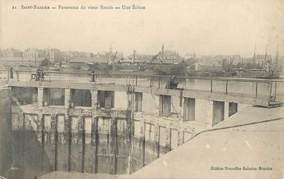 CPA FRANCE 44 " St Nazaire, Panorama du vieux bassin, une écluse"