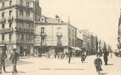 CPA FRANCE 44 " St Nazaire, La Place Carnot et la Rue de Nantes"