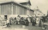 44 Loire Atlantique CPA FRANCE 44 " St Nazaire, Les halles un jour de marché"