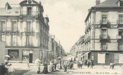 CPA FRANCE 44 " St Nazaire, Rue de la Paix"