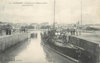 CPA FRANCE 44 " St Nazaire, Torpilleur de la défense mobile quittant le port"