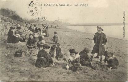 CPA FRANCE 44 " St Nazaire, La plage"