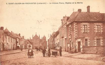 CPA FRANCE 44 " St Julien de Vouvantes, La Grande Place, l'église et la Mairie"