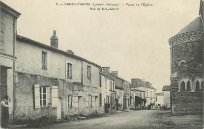 CPA FRANCE 44 " St Fiacre, Place de l'Eglise rue de Bel Abord"