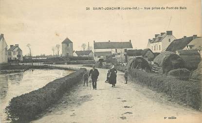 CPA FRANCE 44 " St Joachim, Vue prise du Pont de Bais"