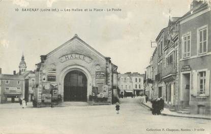 CPA FRANCE 44 " Savenay, Les halles et la Place, la Poste"